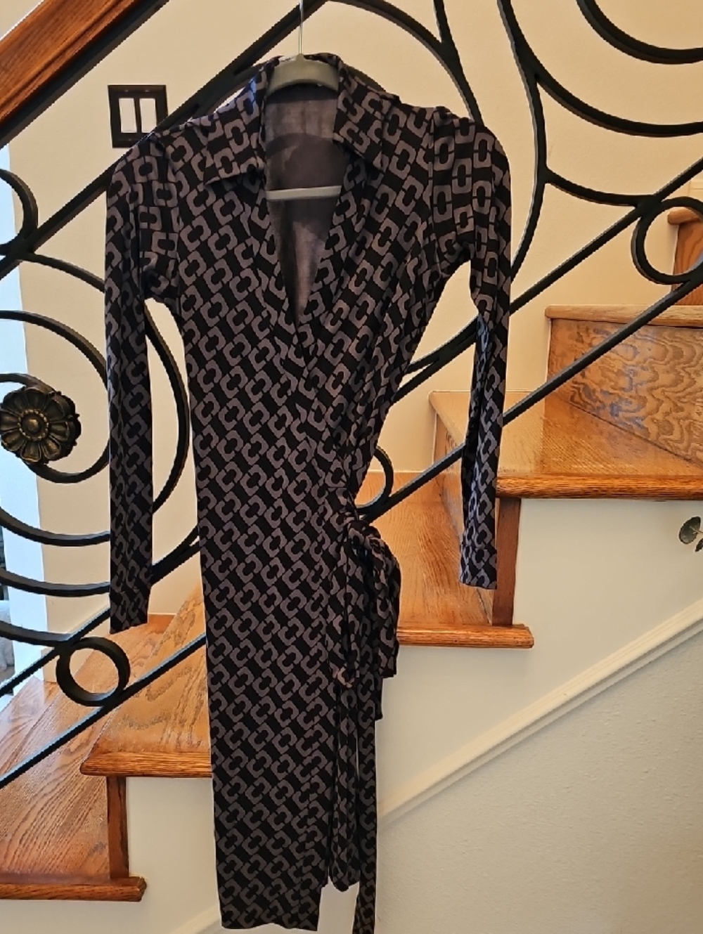 Diane Von Furstenberg Black and Gray Long-Sleeve Wrap Dress